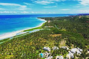 una vista aérea de la playa y del océano en Hotel D'Anatureza, en Maceió