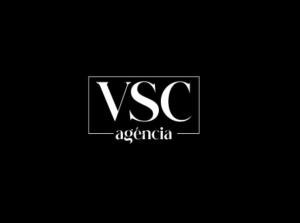 un logotipo de visa australia sobre fondo negro en Pousada VSC, en São Francisco do Sul