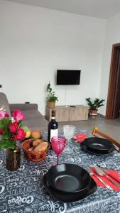 Jídlo v apartmánu nebo okolí + 1 fotografie