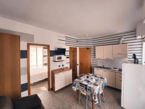 A kitchen or kitchenette at Residence Corallo