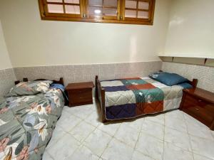 - une chambre avec 2 lits jumeaux dans l'établissement Rez-de-jardin à Mohammedia, à Mohammedia