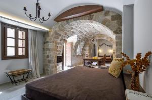 Cama ou camas em um quarto em Spanish Knights Inn