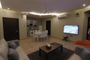 TV a/nebo společenská místnost v ubytování GOJORDAN INN