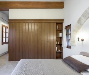 Cama ou camas em um quarto em Spanish Knights Inn