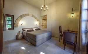 Cama ou camas em um quarto em Spanish Knights Inn