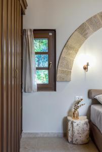 Cama ou camas em um quarto em Spanish Knights Inn