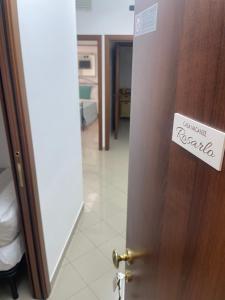 a sign on the door of a room at Casa Vacanze Rosarlo in Nettuno