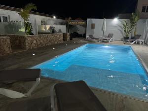 The swimming pool at or close to Villa Residencial El Guaidil