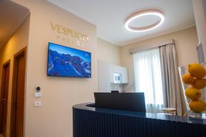 TV a/nebo společenská místnost v ubytování Vespucci Palace Roma