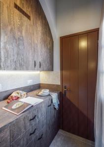 Cama ou camas em um quarto em Spanish Knights Inn