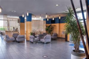 Holiday Inn Express Málaga Airport by IHG的休息区