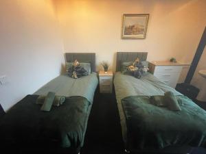 Postel nebo postele na pokoji v ubytování Carlton Hotel