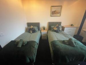 Postel nebo postele na pokoji v ubytování Carlton Hotel