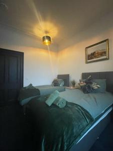Postel nebo postele na pokoji v ubytování Carlton Hotel