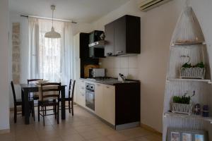 Kuchyňa alebo kuchynka v ubytovaní Apartments Bubalova Split