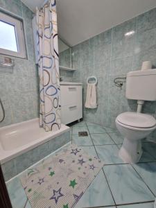 Koupelna v ubytování Pool Apartments Knežević