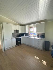 Kuchyň nebo kuchyňský kout v ubytování Strone Farm Cabin