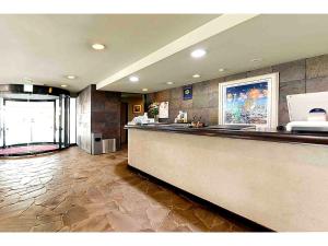 東村山市にあるKumegawa Wing Hotel - Vacation STAY 62973vのカウンター付きレストラン +4枚の写真