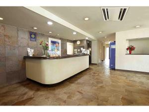 東村山市にあるKumegawa Wing Hotel - Vacation STAY 62973vのロビー(店内にフロントカウンターあり)