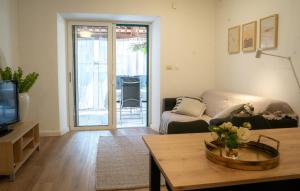Televízia a/alebo spoločenská miestnosť v ubytovaní Apartments Bubalova Split
