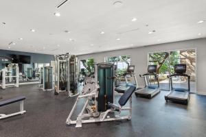 Fitness centrum a/nebo fitness zařízení v ubytování EVEN Hotel Austin Uptown near the Domain by IHG