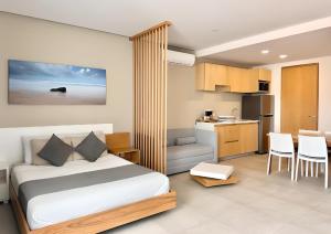 a hotel room with a bed and a kitchen at Levitat 32 in Playa del Carmen
