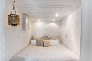 Ένα ή περισσότερα κρεβάτια σε δωμάτιο στο Skandi Wohnung auf dem Klotzberg/tolle Aussicht