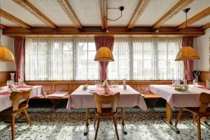 Afbeelding uit fotogalerij van Hôtel du Chasseur in Enges