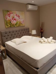 מיטה או מיטות בחדר ב-Lampos House Vourvourou
