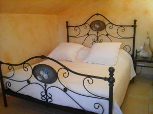 Katil atau katil-katil dalam bilik di Mas des Lys