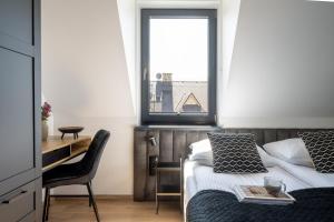 Säng eller sängar i ett rum på Aparteo Domek na 102 - Jeleń i Loft