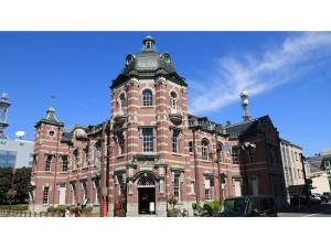 盛岡市にあるKITA HOTEL - Vacation STAY 69747vの時計塔のある大きな赤レンガの建物