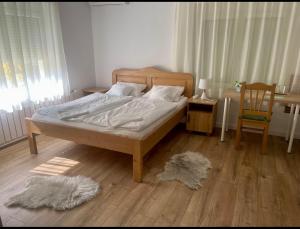 A bed or beds in a room at Airport Jazmin Guesthouse