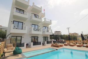 A piscina localizada em Noa Boutique Hotel ou nos arredores