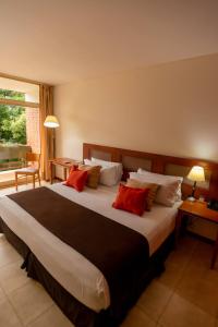Ένα ή περισσότερα κρεβάτια σε δωμάτιο στο Hotel Raices Esturion