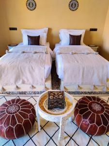 מיטה או מיטות בחדר ב-Zagora Oasis Lodge