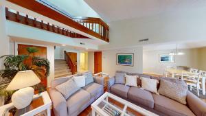 Posezení v ubytování Beach and Golf Dreams: 3 Bedroom 2 Bath