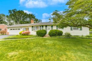Ảnh trong thư viện ảnh của 1 Mi to Hersheypark Home with Patio in Hershey! ở Hershey