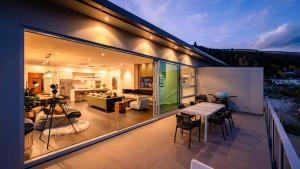 Kuchyň nebo kuchyňský kout v ubytování Tahuna Vista-Fire Place-Hot Tub -Free Parking -BBQ