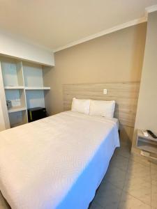 a bedroom with a large white bed in a room at Holiday Sai Hotel in San Andrés