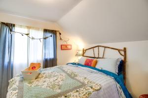 Ένα ή περισσότερα κρεβάτια σε δωμάτιο στο Spacious Duluth Home about 4 Mi to Lake Superior!