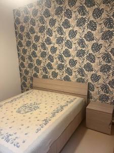 a bedroom with a bed with a floral wallpaper at Profumo di Mare 2 in Alcamo Marina