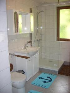 A bathroom at Haus Osterrieder Még 35 kép