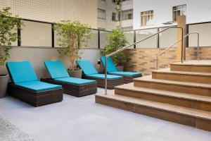 Uma área de estar em Life Residence