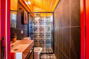 A bathroom at Izgen Bungalows