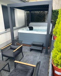 Zdjęcie z galerii obiektu Maison d architecte avec spa w Épernay
