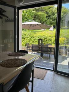 Balkon lub taras w obiekcie Maison d architecte avec spa
