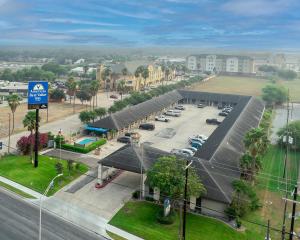 an overhead view of a parking lot with cars parked at Americas Best Value Inn Harlingen in Harlingen