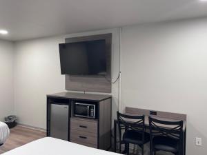 a room with two chairs and a flat screen tv at David Crockett Motel in Lawrenceburg +2 photos