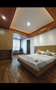 a bedroom with a large bed in a room at Hotel Namgyal House in Gangtok